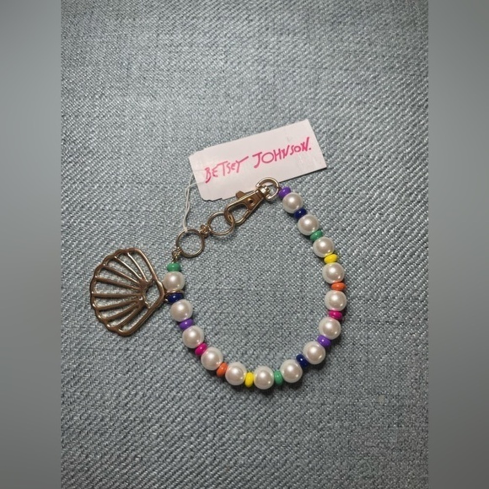 Betsey Johnson NWT Seashell Rainbow Pearl Bracelet